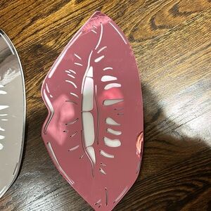 Pink lip wall art (mirrored)